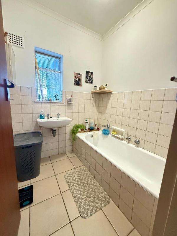 4 Bedroom Property for Sale in Bergzicht Western Cape